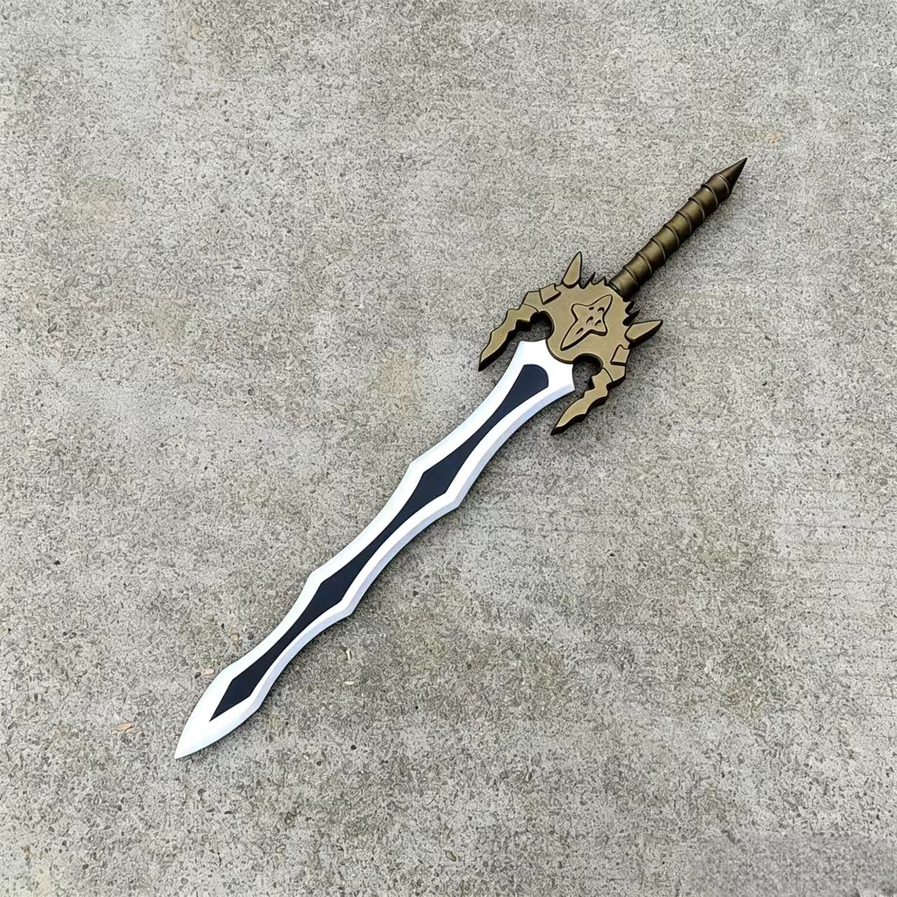 「炎の使い手」アニメ「テイクオン・ミー」のダークソードコスプ - Cosplay Flame Prop のレビューと価格